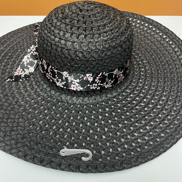 Ladies black hat for sale - Picture 1 of 4
